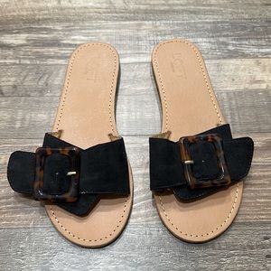 Loft outlet • Black strap slip on with tortoise buckle